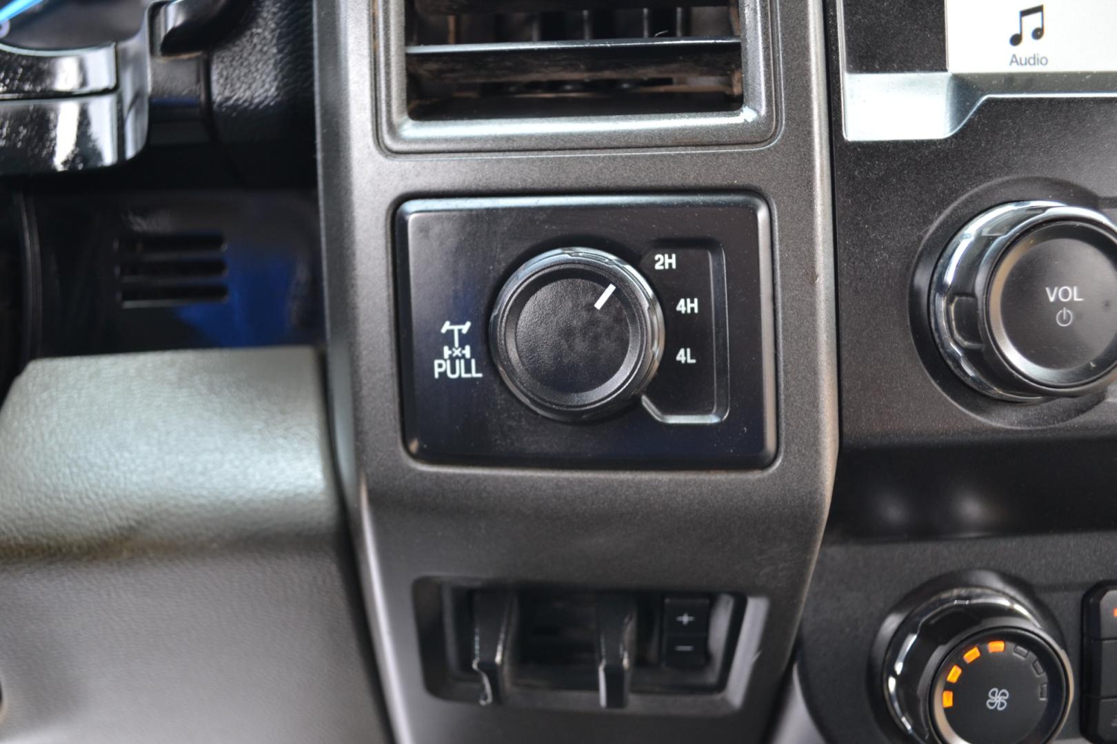 2019 WHITE /GRAY Ford F-350 with an POWERSTROKE 6.7L DIESEL engine, 6SPD AUTOMATIC transmission, located at 9172 North Fwy, Houston, TX, 77037, (713) 910-6868, 29.887470, -95.411903 - CREW CAB, 4X4, 11,500LB GVWR , WB: 176", RATIO: 3.31, 8.5FT FLATBED, 84" WIDE, GOOSENECK/BUMPER PULL HITCH, EXHAUST BRAKE, REVERSE CAMERA , POWER INVERTER, FULLY LOADED - Photo#16
